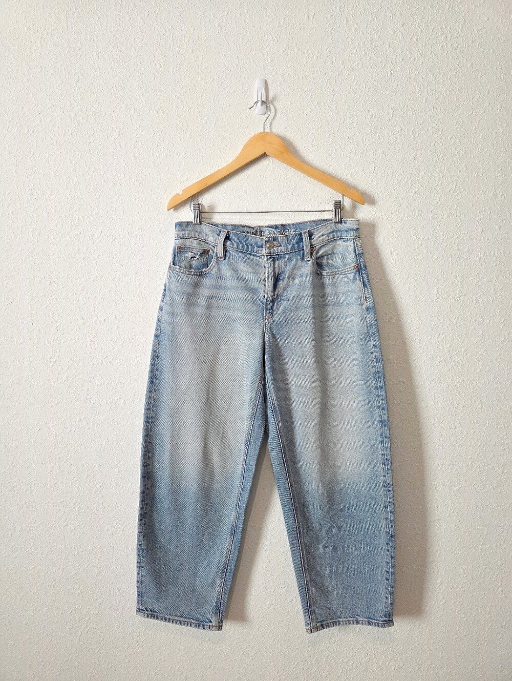 AE Light Wash Barrel Jeans 6